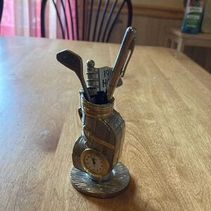 Jas desk clock in golf theme